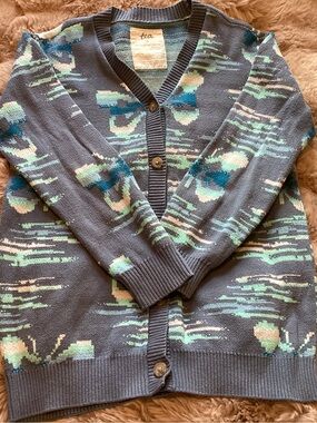 Tea Collection Men's Gray Cardigan with Aqua and Teal Pattern